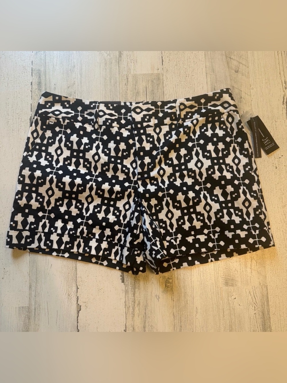 NWT.  Inc. black/white shorts